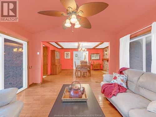 607 County Rd 2, Lakeshore, ON - Indoor Photo Showing Living Room