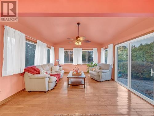 607 County Rd 2, Lakeshore, ON - Indoor Photo Showing Living Room