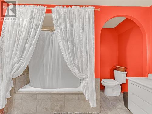 607 County Rd 2, Lakeshore, ON - Indoor Photo Showing Bathroom