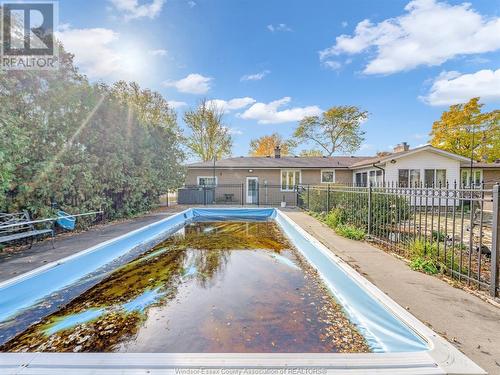 607 County Rd 2, Lakeshore, ON - Outdoor With In Ground Pool