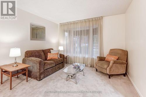 65 Tideswell Boulevard, Toronto, ON - Indoor Photo Showing Living Room