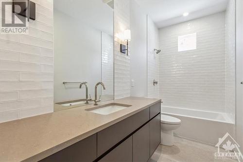 2nd Floor Main Bath - 507 Edison Avenue, Ottawa, ON - Indoor Photo Showing Bathroom