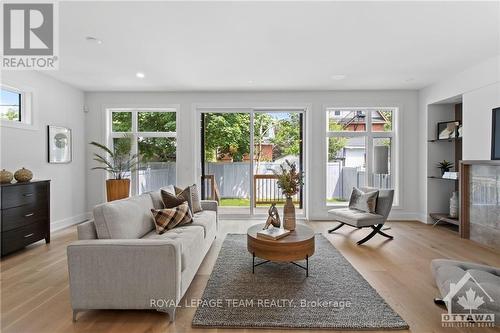 507 Edison Avenue, Ottawa, ON - Indoor Photo Showing Living Room