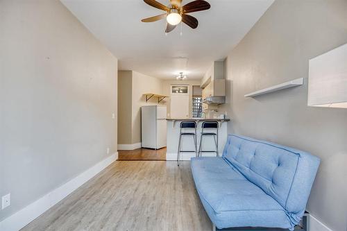 5 52 Fawcett Avenue, Winnipeg, MB - Indoor Photo Showing Kitchen