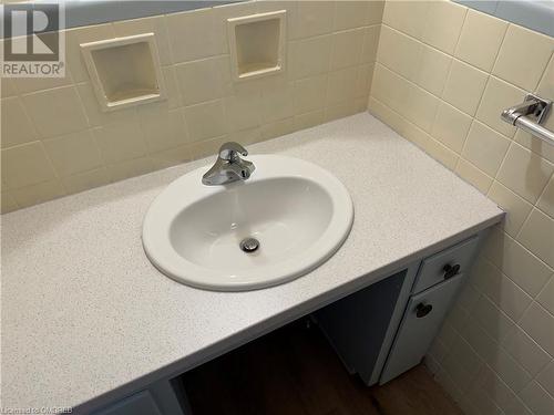 508 Walkers Line Unit# Main Level, Burlington, ON - Indoor Photo Showing Bathroom