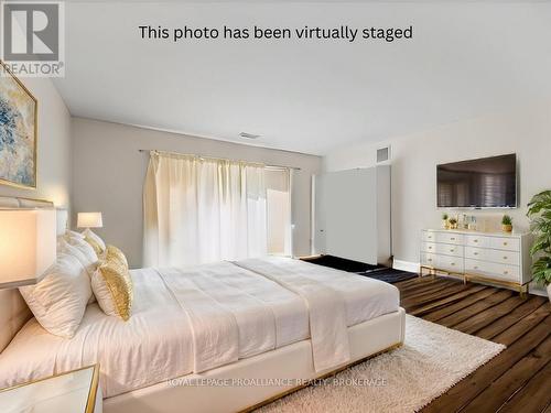 37 Hill Street, Kingston (Central City East), ON - Indoor Photo Showing Bedroom