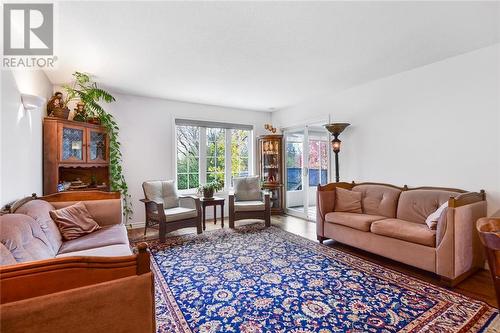 137 Steacy Gardens, Brockville, ON - Indoor Photo Showing Living Room