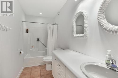 137 Steacy Gardens, Brockville, ON - Indoor Photo Showing Bathroom