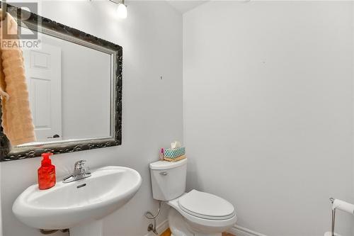 137 Steacy Gardens, Brockville, ON - Indoor Photo Showing Bathroom