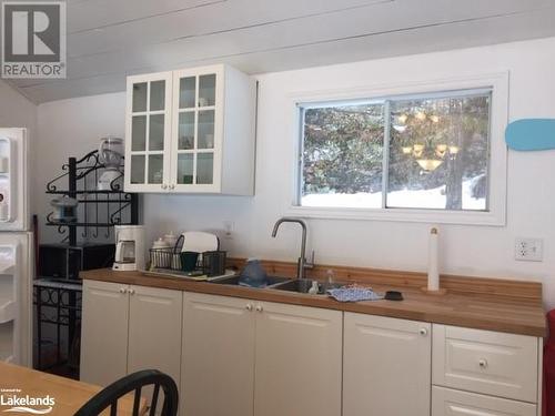 1060 Oxbow Lane, Minden, ON - Indoor Photo Showing Kitchen