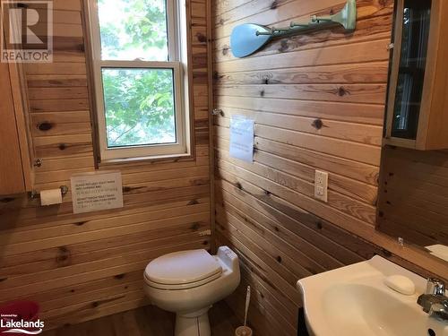 1060 Oxbow Lane, Minden, ON - Indoor Photo Showing Bathroom