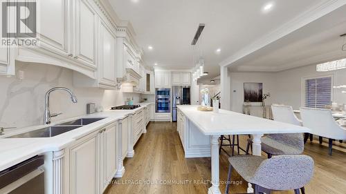 341 Bathurst Glen Drive, Vaughan, ON - Indoor Photo Showing Kitchen With Double Sink With Upgraded Kitchen