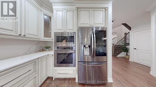 341 Bathurst Glen Drive, Vaughan, ON - Indoor Photo Showing Kitchen