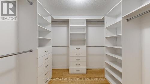 341 Bathurst Glen Drive, Vaughan, ON - Indoor With Storage