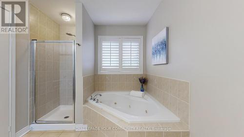 341 Bathurst Glen Drive, Vaughan, ON - Indoor Photo Showing Bathroom