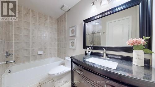 341 Bathurst Glen Drive, Vaughan, ON - Indoor Photo Showing Bathroom