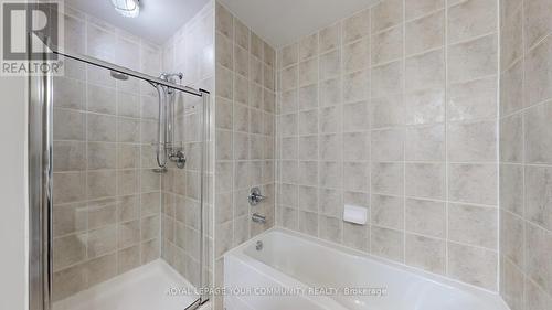 341 Bathurst Glen Drive, Vaughan, ON - Indoor Photo Showing Bathroom