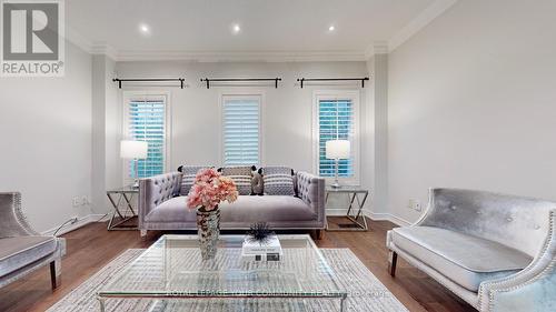 341 Bathurst Glen Drive, Vaughan, ON - Indoor Photo Showing Living Room