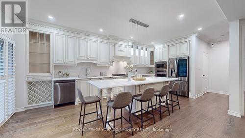 341 Bathurst Glen Drive, Vaughan, ON - Indoor Photo Showing Kitchen With Upgraded Kitchen