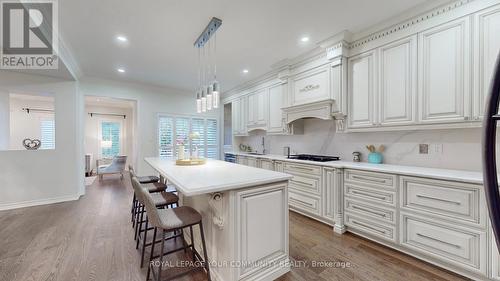 341 Bathurst Glen Drive, Vaughan, ON - Indoor Photo Showing Kitchen With Upgraded Kitchen