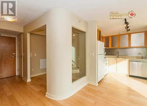 1403 1003 Burnaby Street, Vancouver, BC - Indoor Photo Showing Kitchen