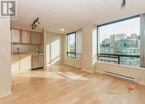 1403 1003 Burnaby Street, Vancouver, BC - Indoor Photo Showing Kitchen