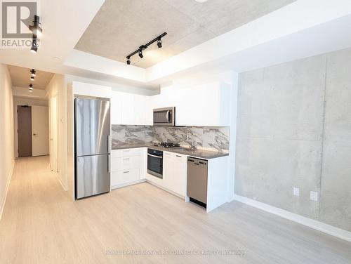 209 - 195 Mccaul Street, Toronto, ON - Indoor Photo Showing Kitchen