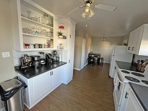 40 Clergue Street, Kakabeka Falls, ON - Indoor Photo Showing Kitchen