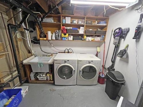 40 Clergue Street, Kakabeka Falls, ON - Indoor Photo Showing Laundry Room