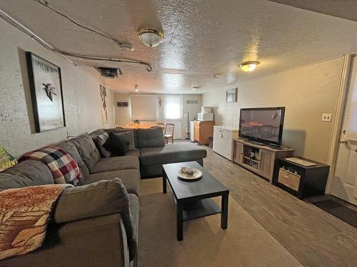 40 Clergue Street, Kakabeka Falls, ON - Indoor Photo Showing Living Room