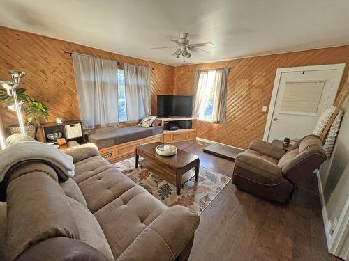 40 Clergue Street, Kakabeka Falls, ON - Indoor Photo Showing Living Room