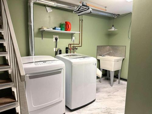 158 Balsam Street, Thunder Bay, ON - Indoor Photo Showing Laundry Room