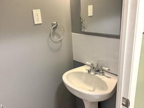 158 Balsam Street, Thunder Bay, ON - Indoor Photo Showing Bathroom