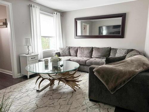 158 Balsam Street, Thunder Bay, ON - Indoor Photo Showing Living Room