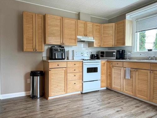 158 Balsam Street, Thunder Bay, ON - Indoor Photo Showing Kitchen