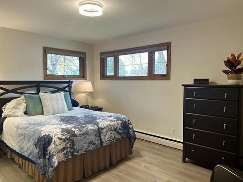 806 Armit Avenue, Fort Frances, ON - Indoor Photo Showing Bedroom