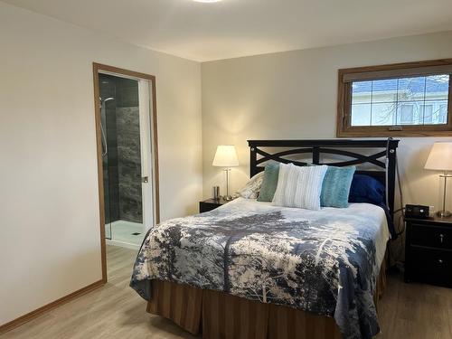 806 Armit Avenue, Fort Frances, ON - Indoor Photo Showing Bedroom