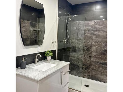 806 Armit Avenue, Fort Frances, ON - Indoor Photo Showing Bathroom