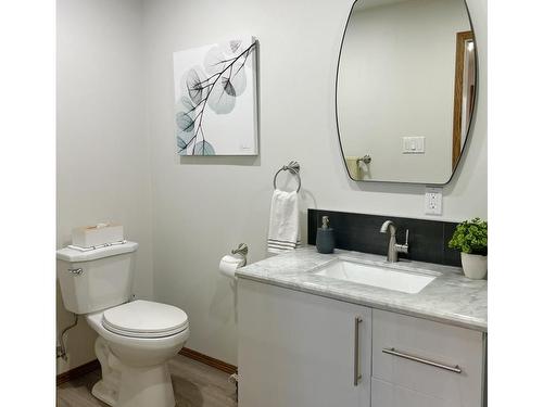 806 Armit Avenue, Fort Frances, ON - Indoor Photo Showing Bathroom