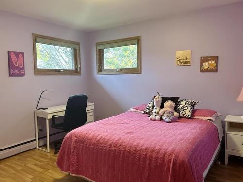 806 Armit Avenue, Fort Frances, ON - Indoor Photo Showing Bedroom