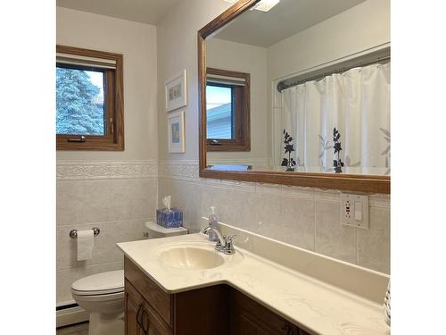 806 Armit Avenue, Fort Frances, ON - Indoor Photo Showing Bathroom