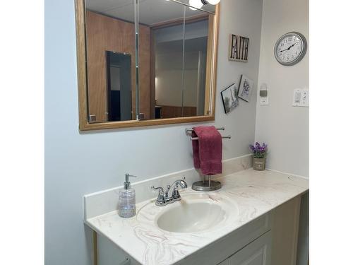 806 Armit Avenue, Fort Frances, ON - Indoor Photo Showing Bathroom