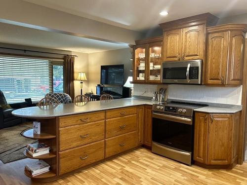 806 Armit Avenue, Fort Frances, ON - Indoor Photo Showing Kitchen