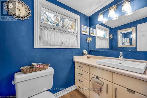 57 12Th Concession Road, Hamilton, ON - Indoor Photo Showing Bathroom