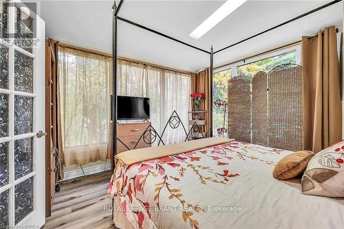 57 12Th Concession Road, Hamilton, ON - Indoor Photo Showing Bedroom