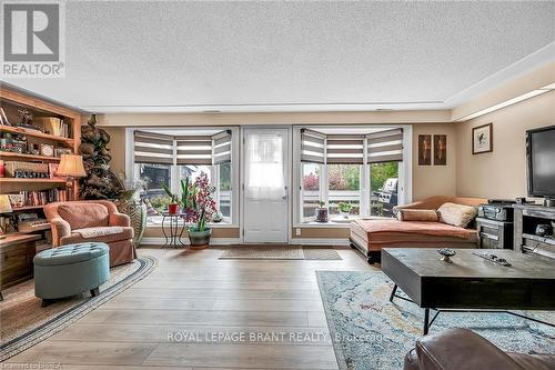 57 12Th Concession Road, Hamilton, ON - Indoor Photo Showing Living Room