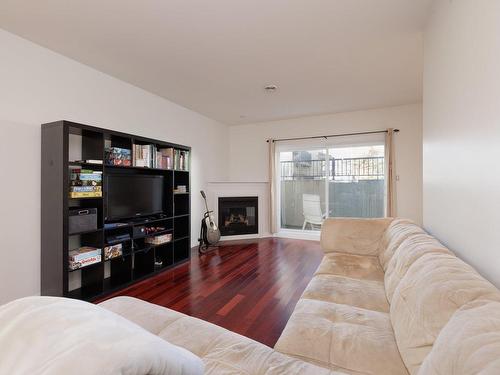 Salon - 2-512 Rue Valois, Vaudreuil-Dorion, QC - Indoor Photo Showing Living Room With Fireplace