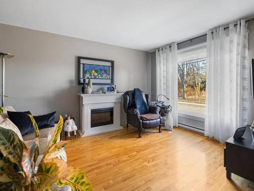 Living room - 37  - 43 Rue Du Collège, Saint-Jacques, QC - Indoor Photo Showing Living Room With Fireplace