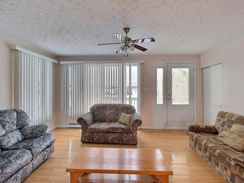 Salon - 106 Rue Des Frênes, Lebel-Sur-Quévillon, QC - Indoor Photo Showing Living Room