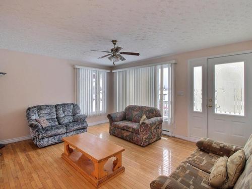 Salon - 106 Rue Des Frênes, Lebel-Sur-Quévillon, QC - Indoor Photo Showing Living Room